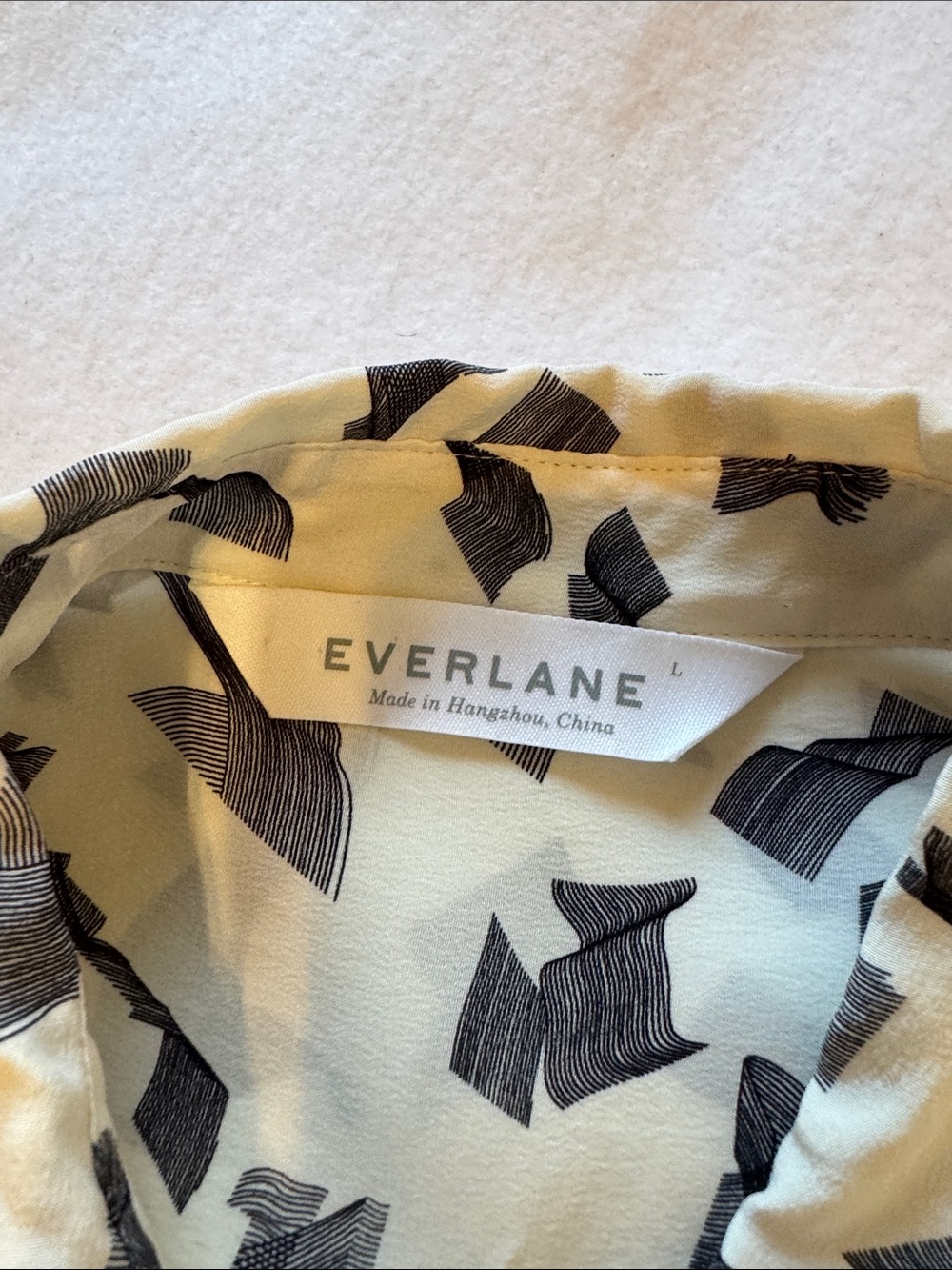 Everlane 100% Silk Abstract Print Button Front Blouse Large Ivory Gray - Picture 2 of 9